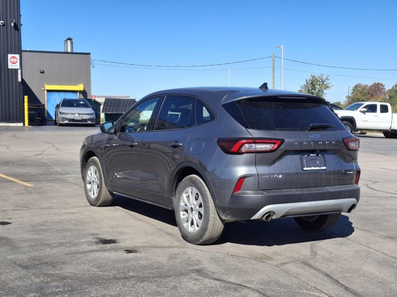 2025 Ford Escape Active AWD | Heated Wheel + Seats | Remote Start | BLIS + RCTA | CarPlay + Android | and More ! Photo2