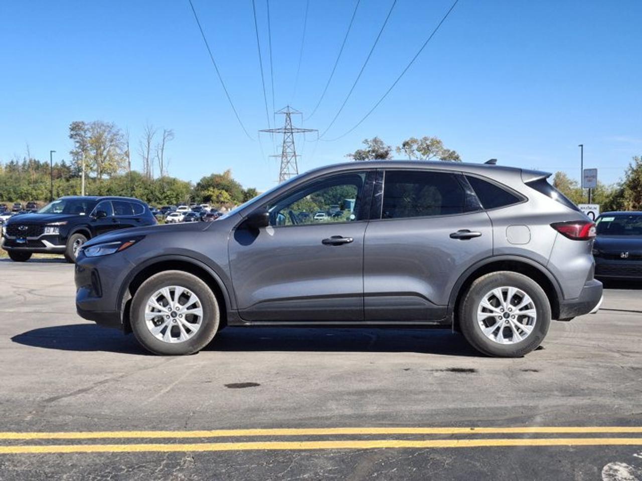 2025 Ford Escape Active AWD | Heated Wheel + Seats | Remote Start | BLIS + RCTA | CarPlay + Android | and More ! Photo1