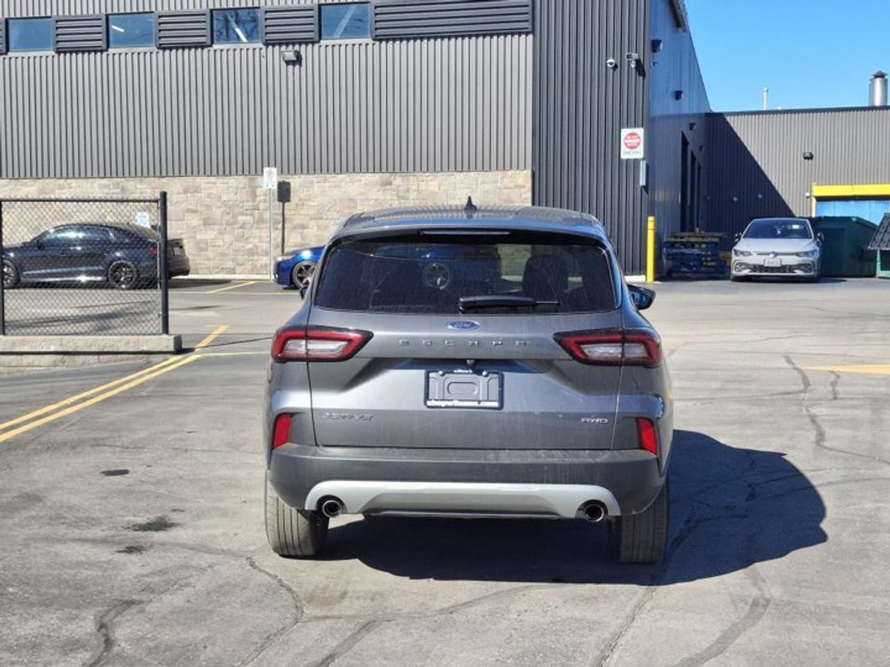 2025 Ford Escape Active AWD | Heated Wheel + Seats | Remote Start | BLIS + RCTA | CarPlay + Android | and More ! Photo3