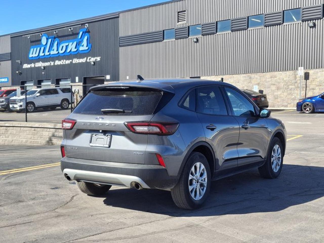 2025 Ford Escape Active AWD | Heated Wheel + Seats | Remote Start | BLIS + RCTA | CarPlay + Android | and More ! Photo4