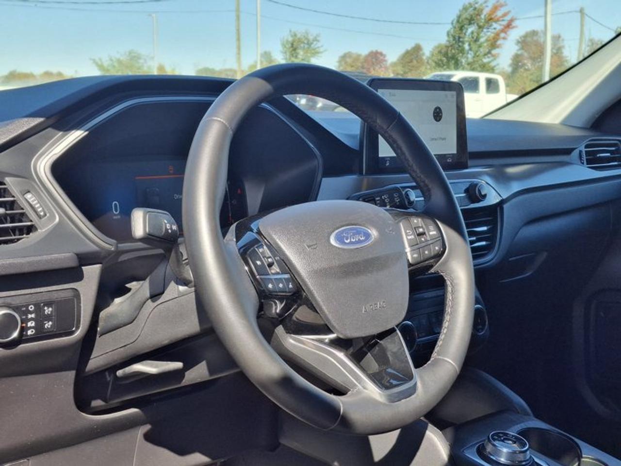 2025 Ford Escape Active AWD | Heated Wheel + Seats | Remote Start | BLIS + RCTA | CarPlay + Android | and More ! Photo