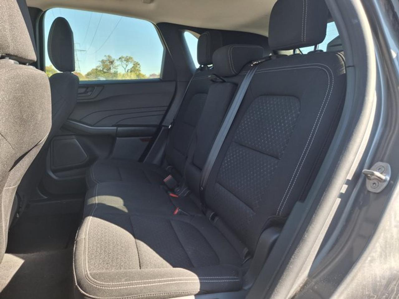 2025 Ford Escape Active AWD | Heated Wheel + Seats | Remote Start | BLIS + RCTA | CarPlay + Android | and More ! Photo