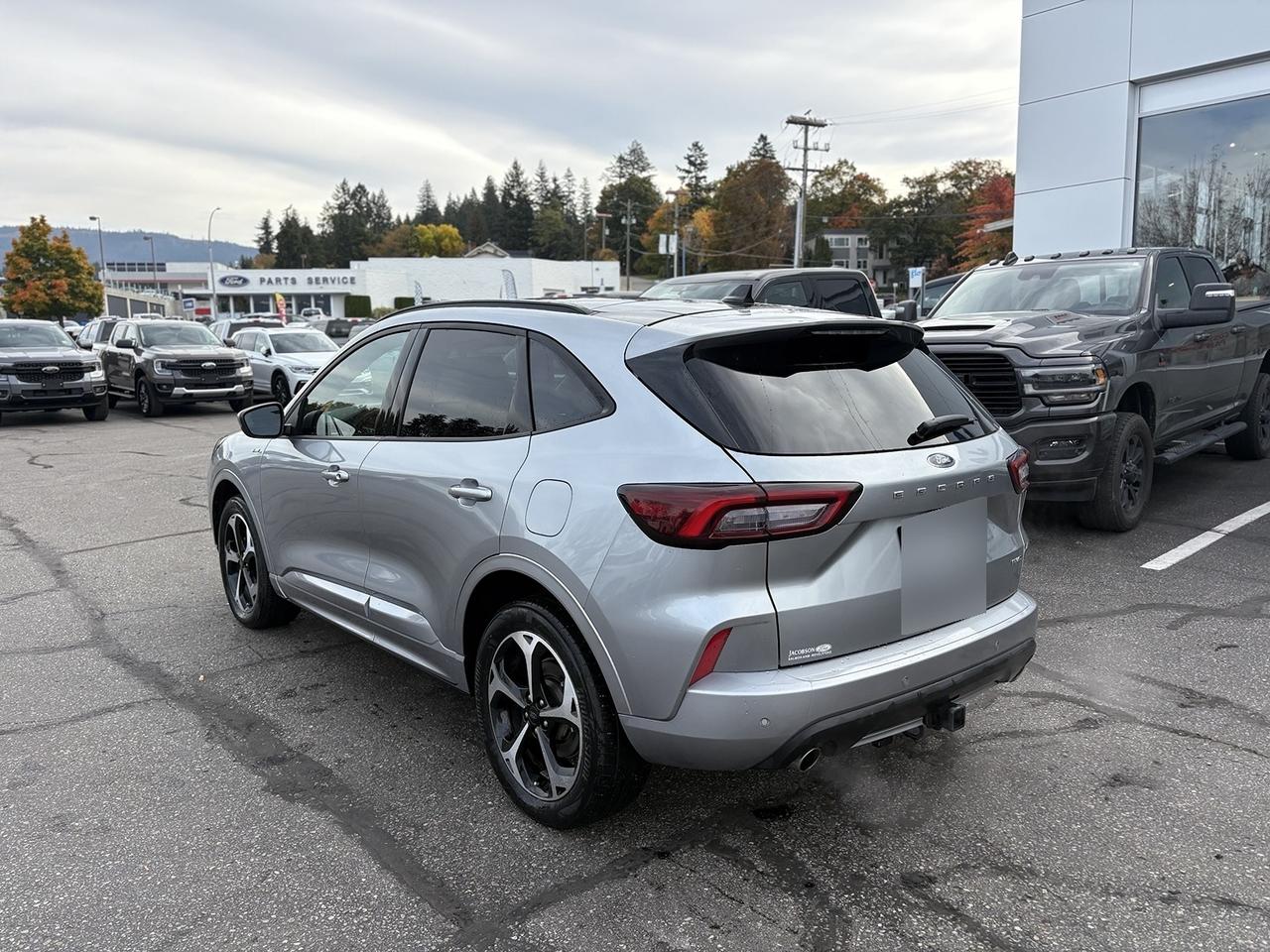 2024 Ford Escape ST-Line Select Photo2
