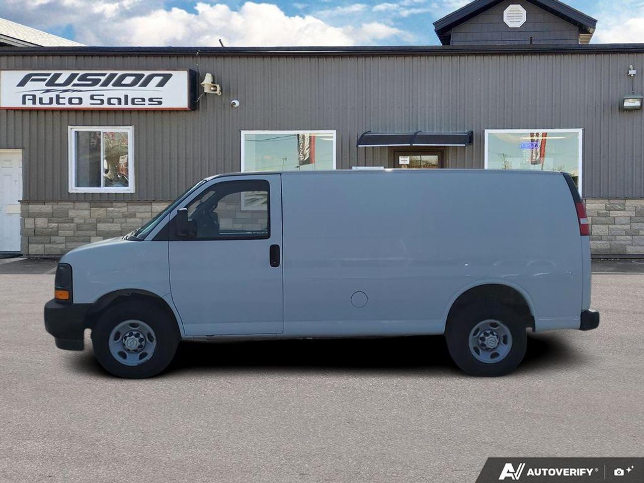 2017 Chevrolet Express Cargo Van RWD 2500 135" Photo3