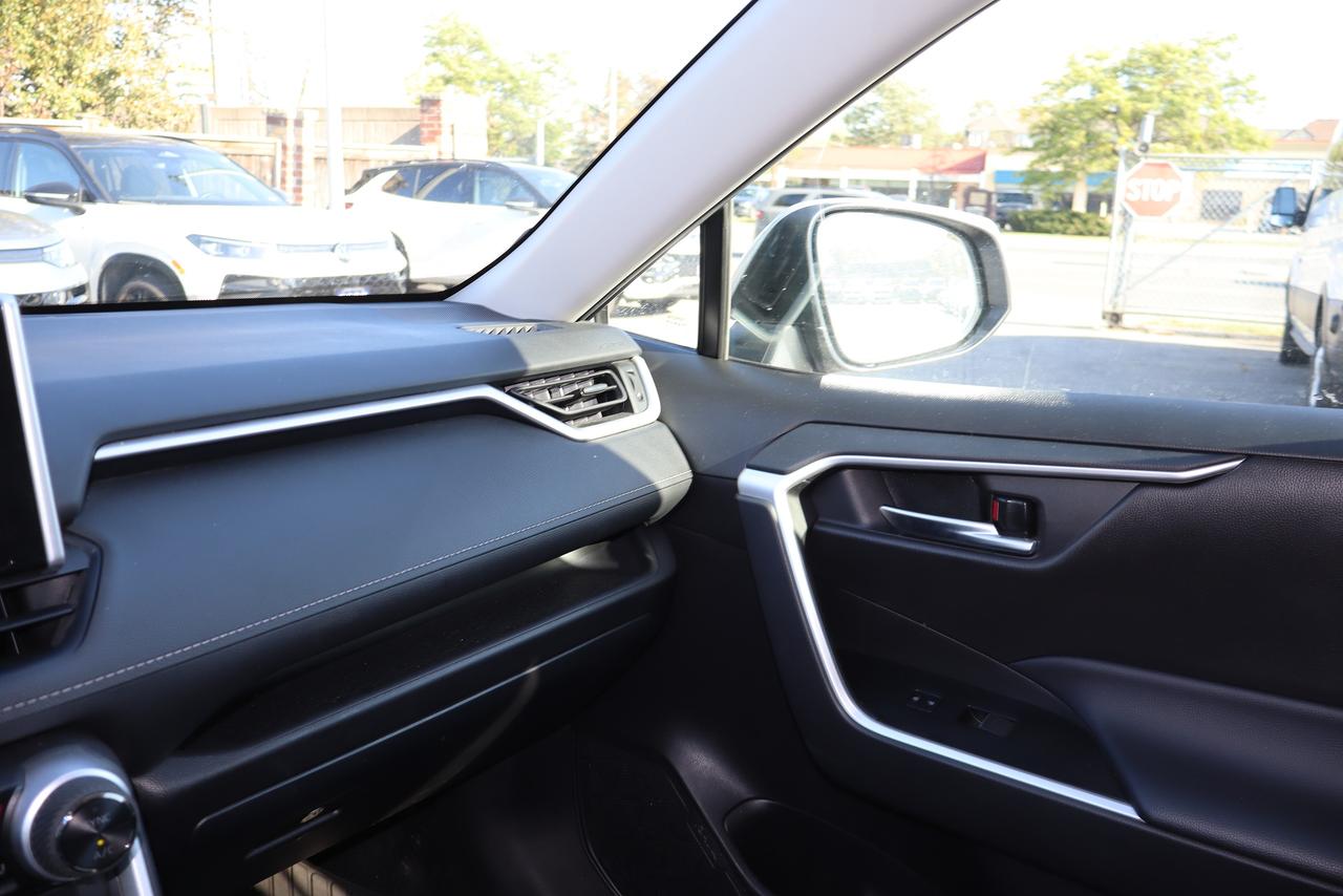 2025 Toyota RAV4 XLE AWD Photo