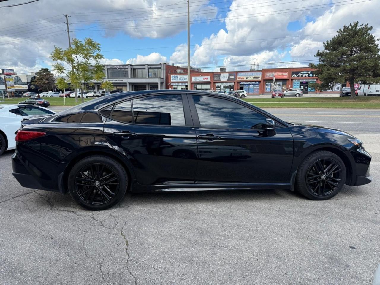 2025 Toyota Camry SE UPGRADE |HYBRID |AWD |LEATHER |SUNROOF Photo