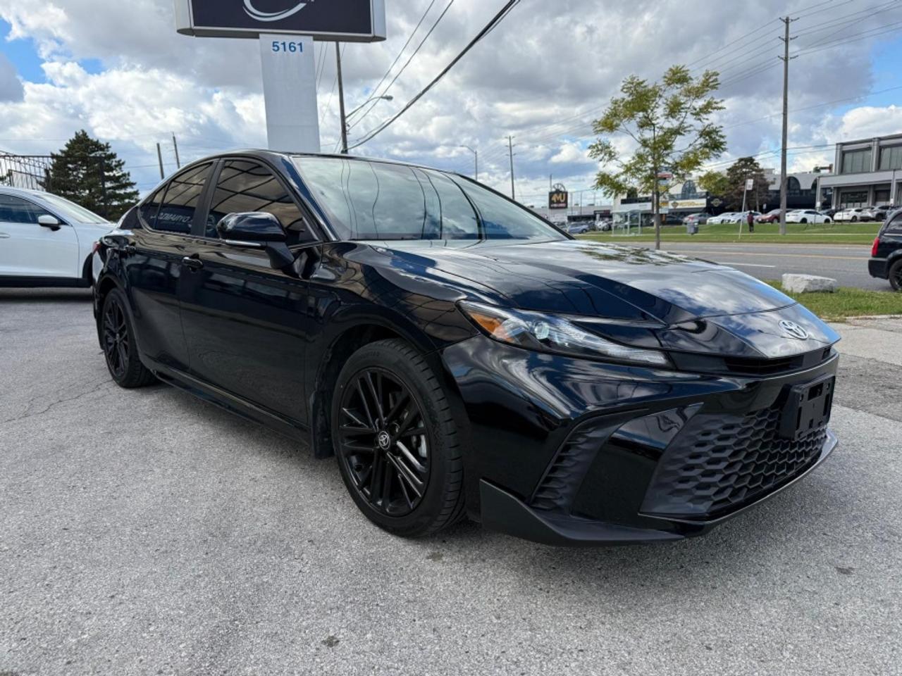 2025 Toyota Camry SE UPGRADE |HYBRID |AWD |LEATHER |SUNROOF - Photo #4
