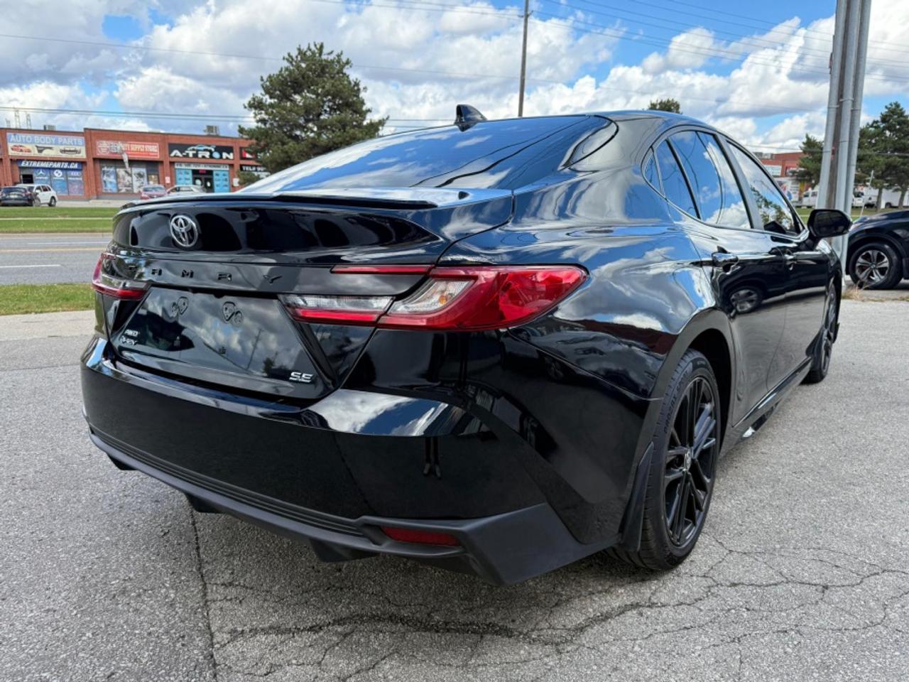 2025 Toyota Camry SE UPGRADE |HYBRID |AWD |LEATHER |SUNROOF - Photo #6