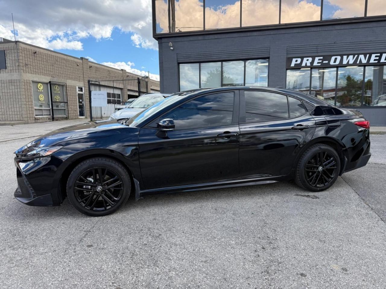 2025 Toyota Camry SE UPGRADE |HYBRID |AWD |LEATHER |SUNROOF - Photo #10