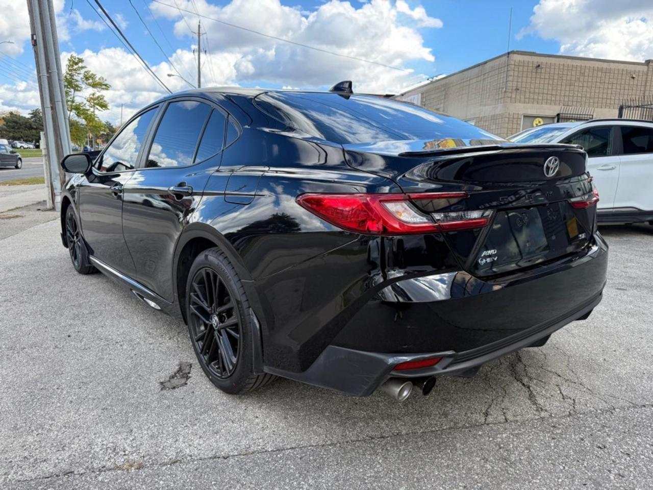 2025 Toyota Camry SE UPGRADE |HYBRID |AWD |LEATHER |SUNROOF - Photo #9