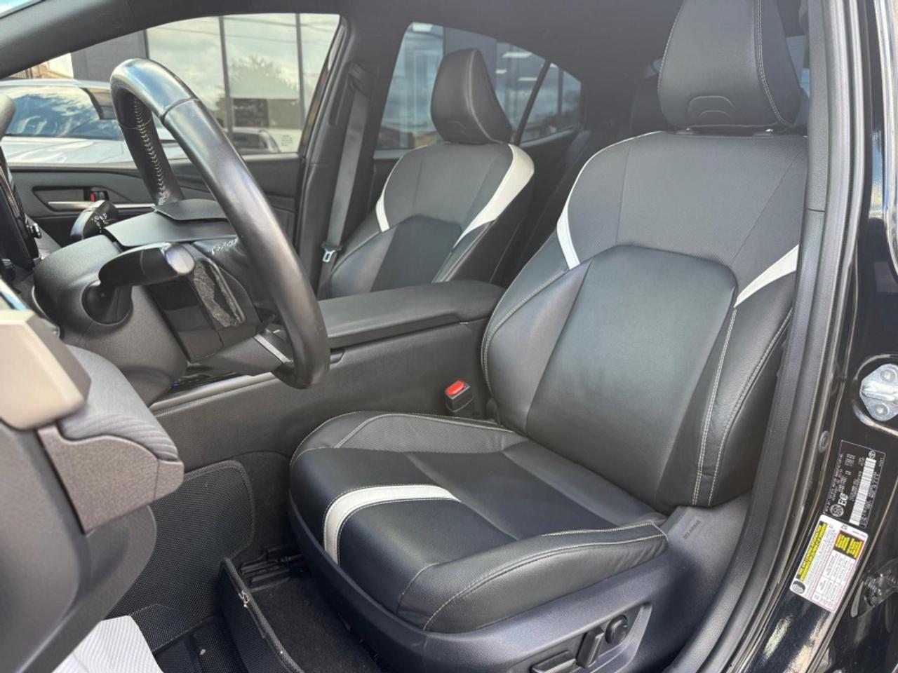 2025 Toyota Camry SE UPGRADE |HYBRID |AWD |LEATHER |SUNROOF - Photo #12
