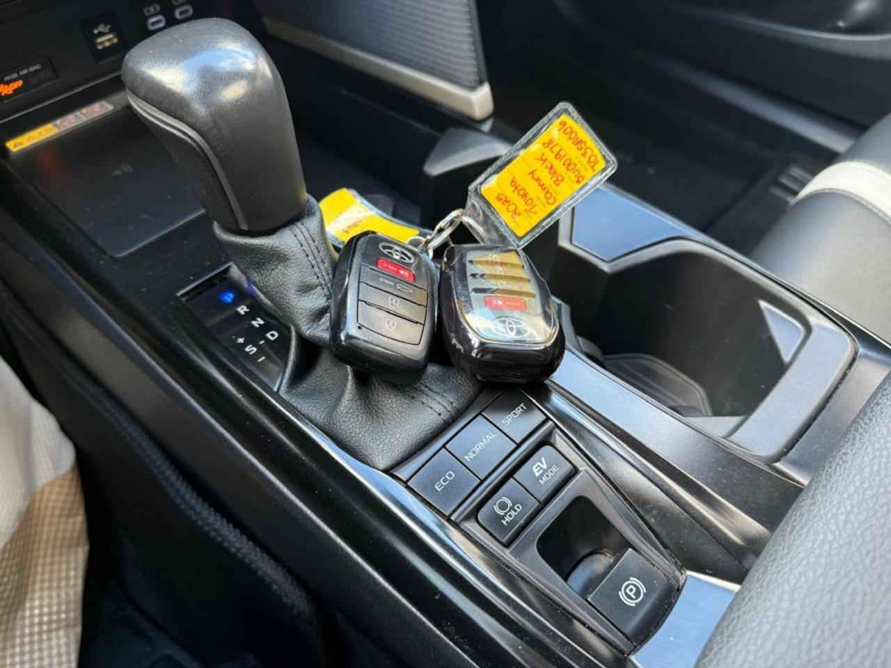 2025 Toyota Camry SE UPGRADE |HYBRID |AWD |LEATHER |SUNROOF - Photo #20