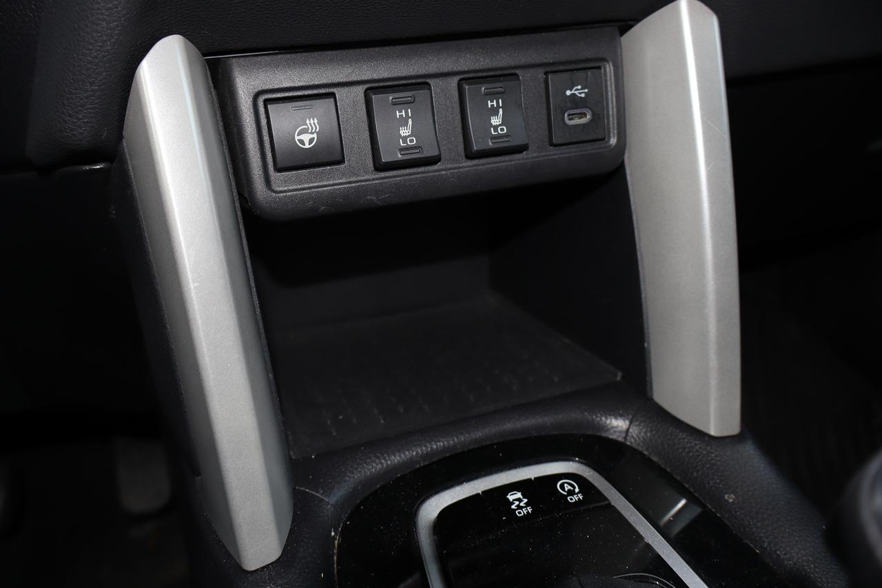 2025 Toyota Corolla Cross LE Photo