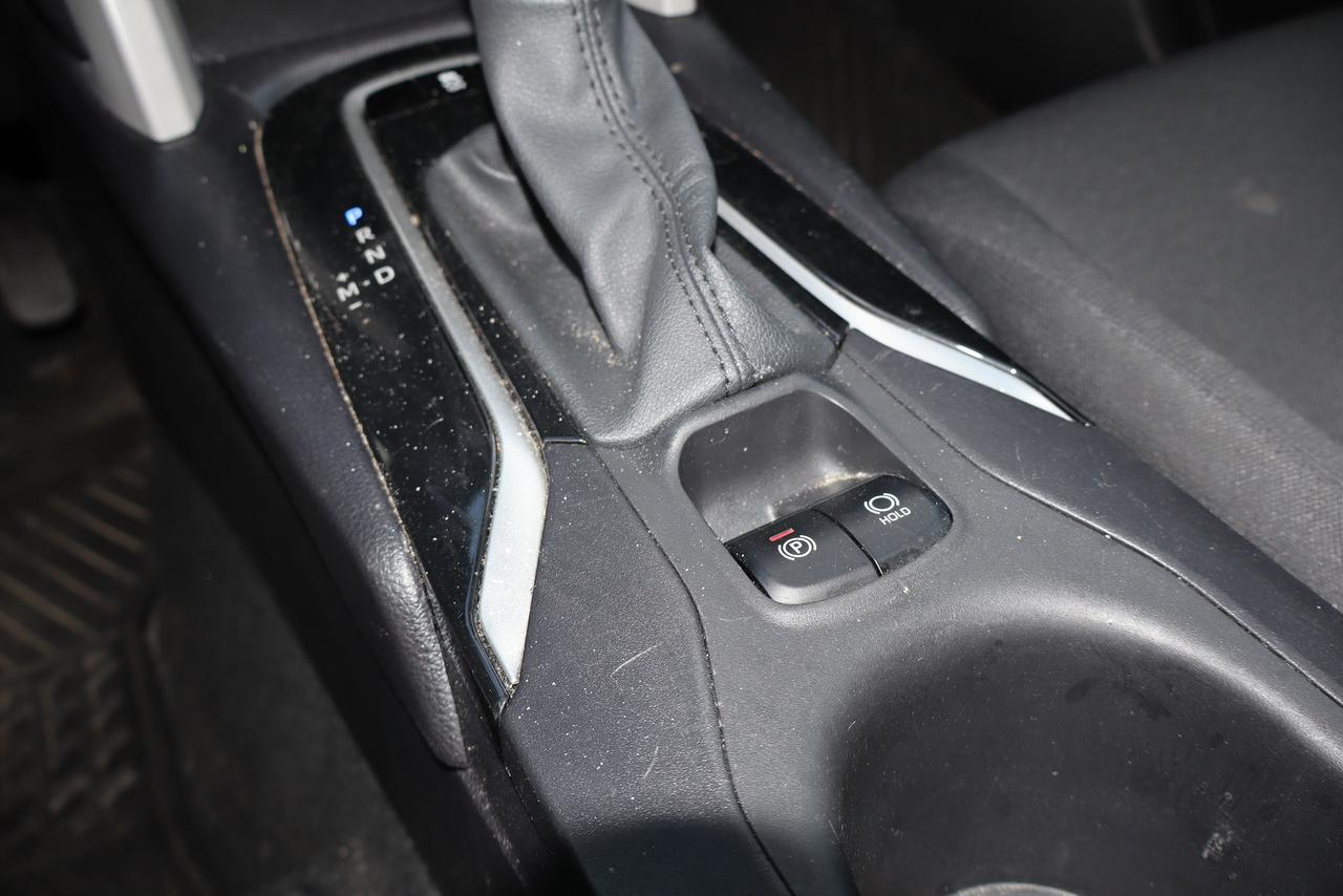 2025 Toyota Corolla Cross LE Photo