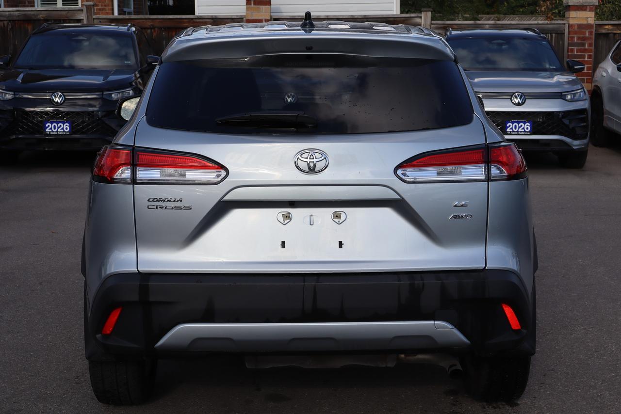 2025 Toyota Corolla Cross LE Photo4