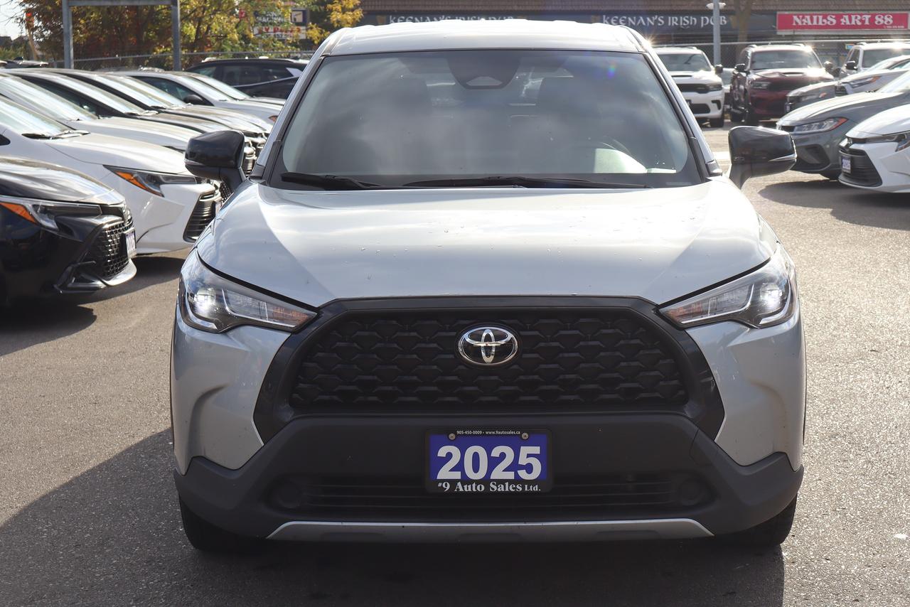 2025 Toyota Corolla Cross LE Photo