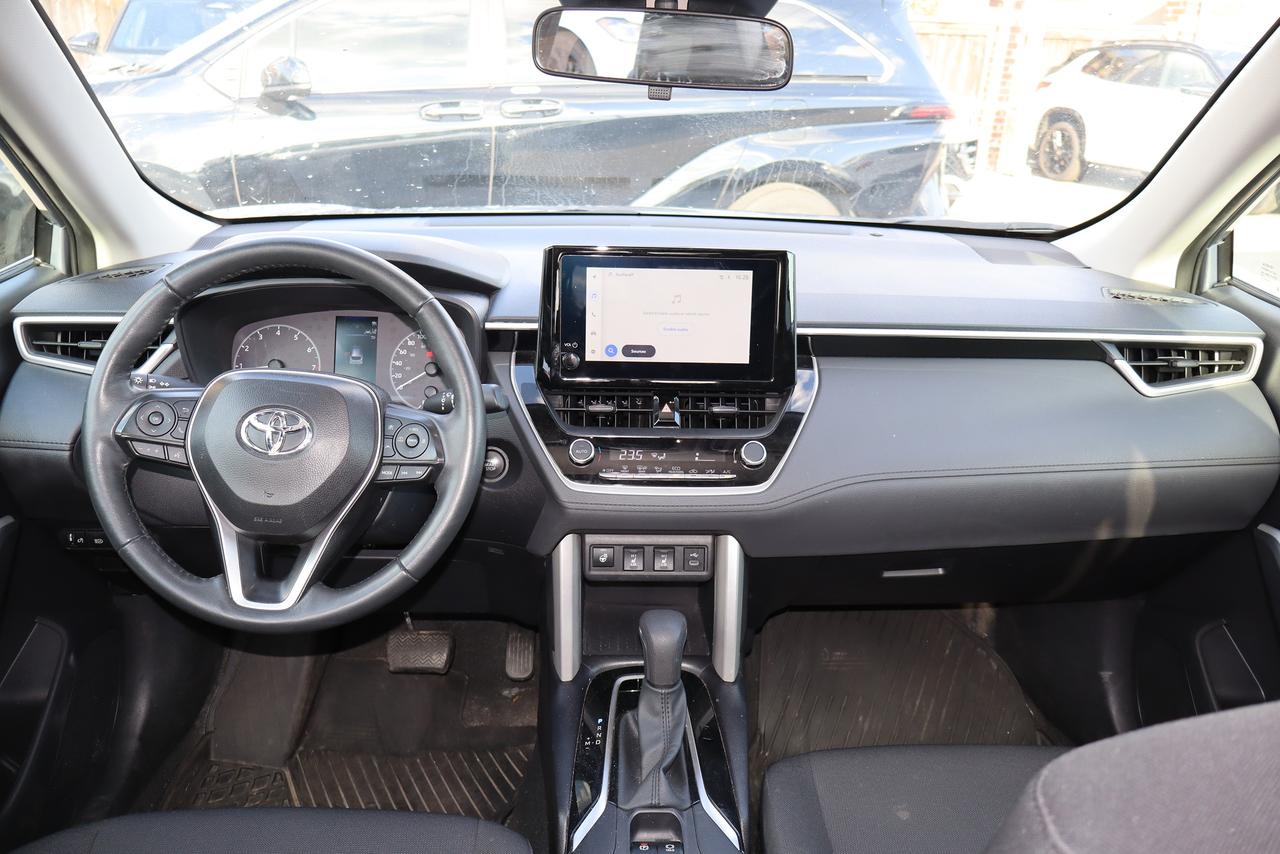 2025 Toyota Corolla Cross LE Photo