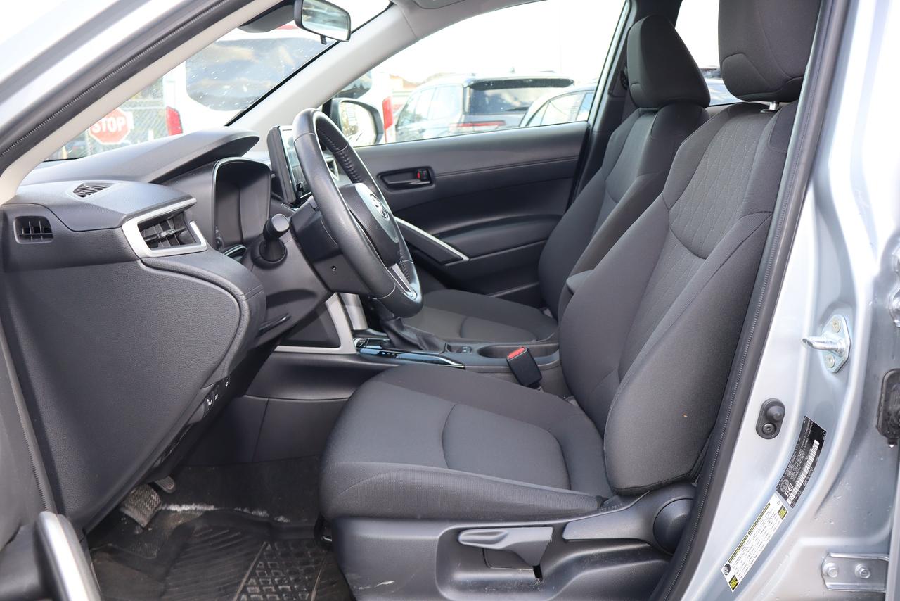 2025 Toyota Corolla Cross LE Photo