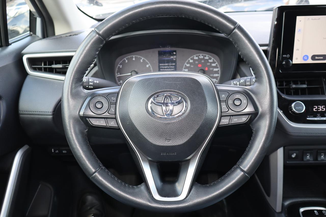 2025 Toyota Corolla Cross LE Photo