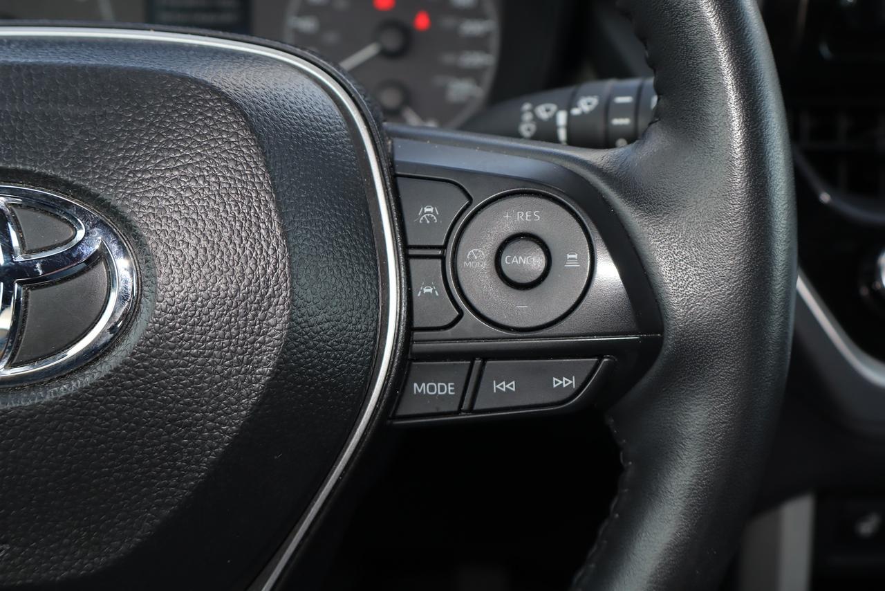 2025 Toyota Corolla Cross LE Photo