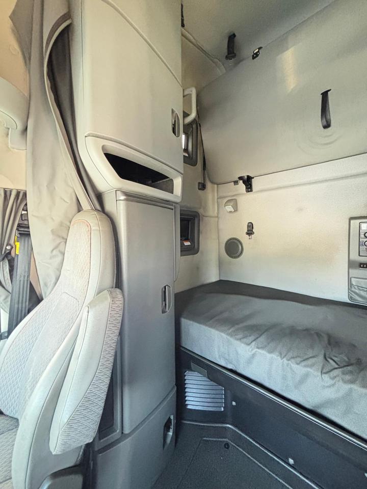 2022 Volvo VNL 760 for Sale in Surrey, British Columbia | Gillz Truck ...