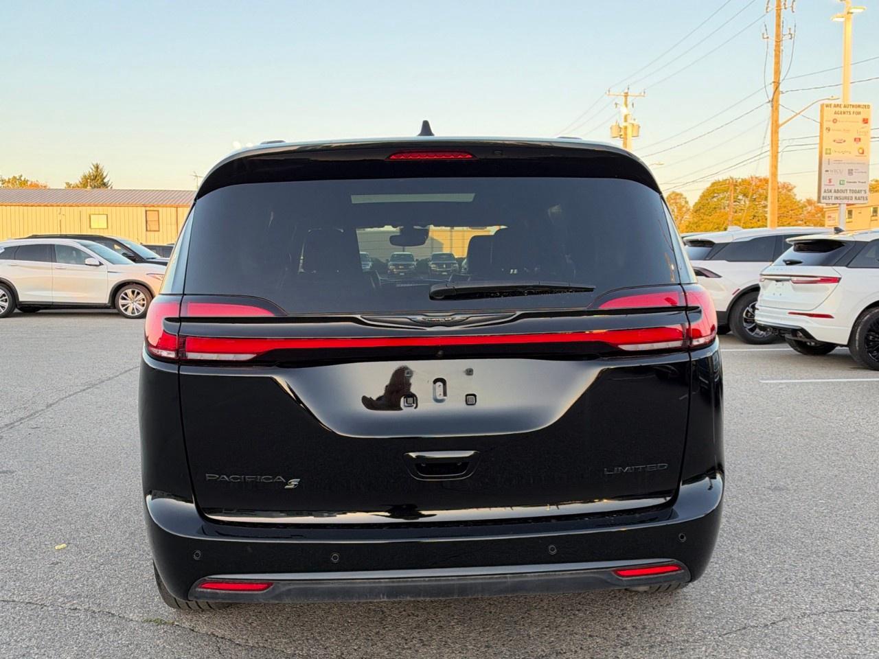 2025 Chrysler Pacifica Limited FWD Photo