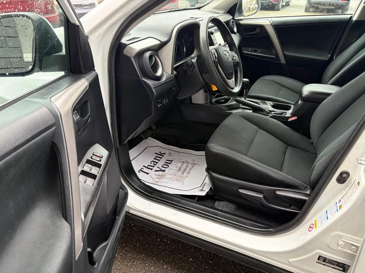 2017 Toyota RAV4 LE AWD Photo