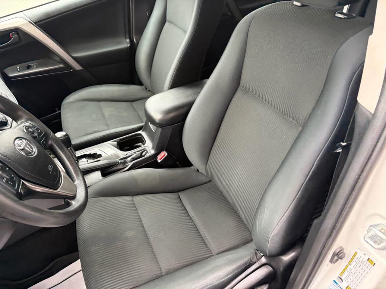 2017 Toyota RAV4 LE AWD Photo