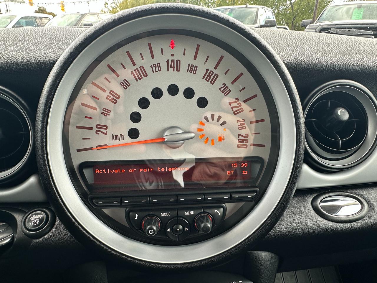 2011 MINI Cooper Classic 2-Door Hatch HTD-Leather FM A/C CD Player Photo