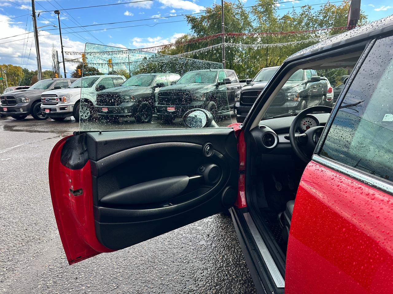 2011 MINI Cooper Classic 2-Door Hatch HTD-Leather FM A/C CD Player Photo