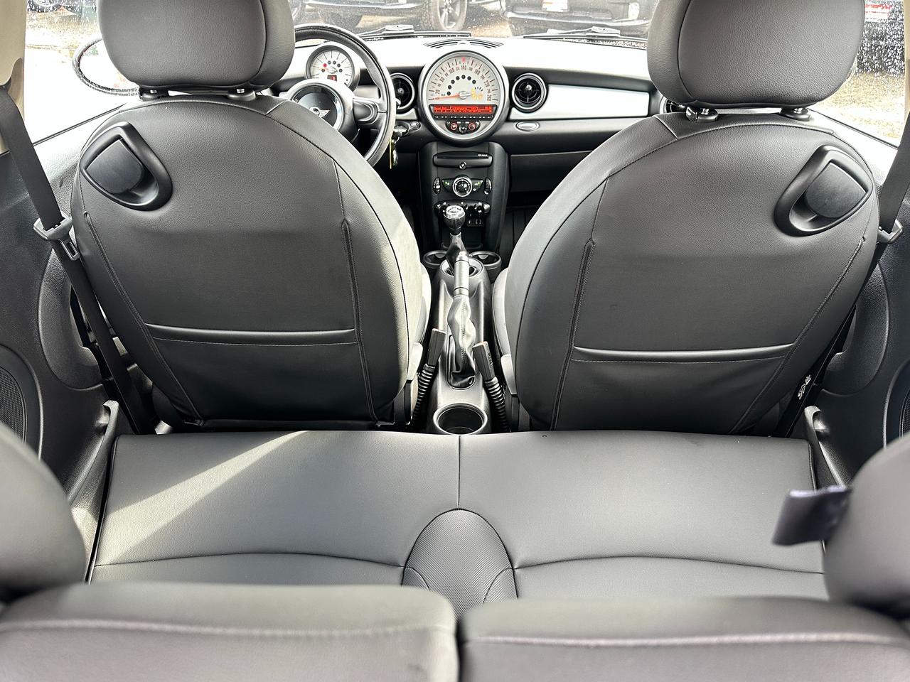 2011 MINI Cooper Classic 2-Door Hatch HTD-Leather FM A/C CD Player Photo