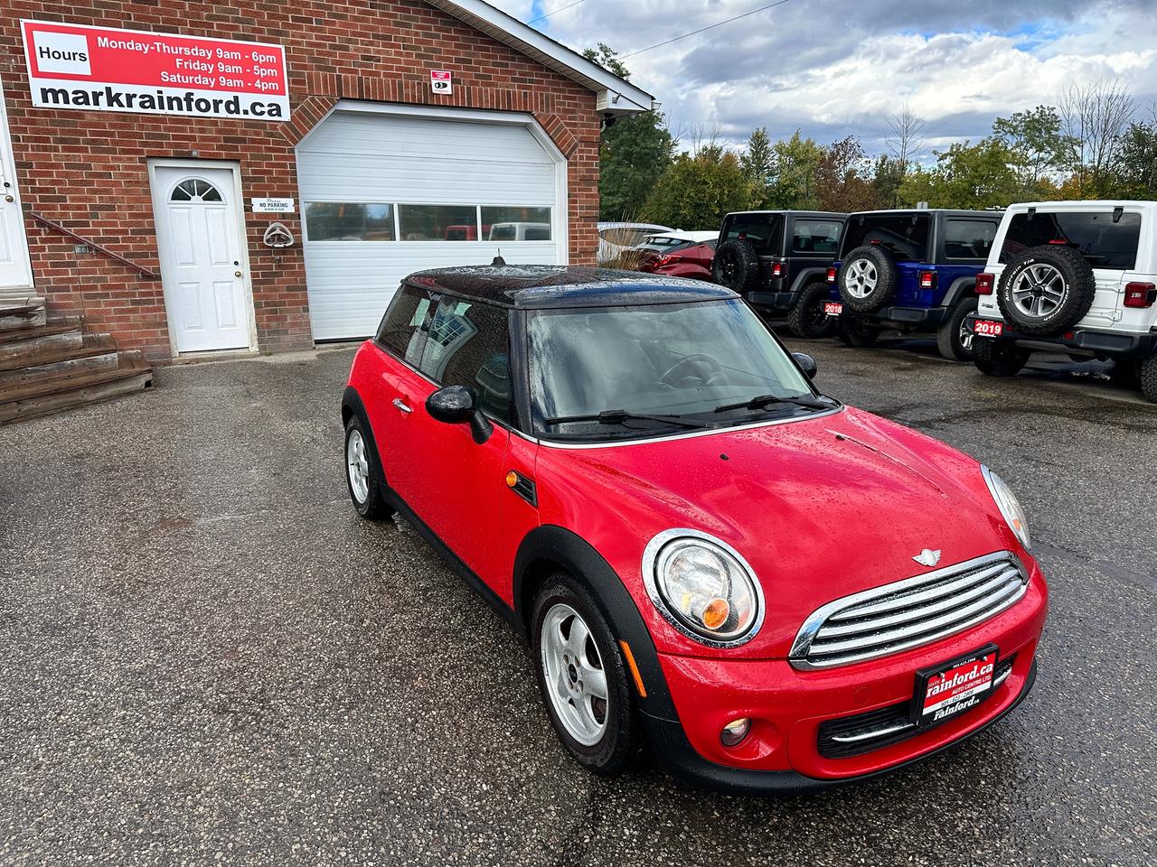 2011 MINI Cooper Classic 2-Door Hatch HTD-Leather FM A/C CD Player Photo