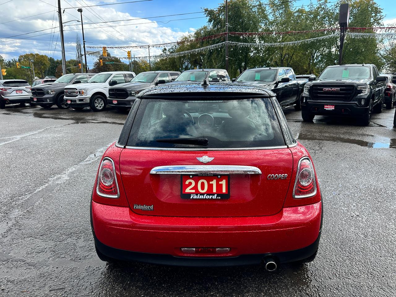 2011 MINI Cooper Classic 2-Door Hatch HTD-Leather FM A/C CD Player Photo