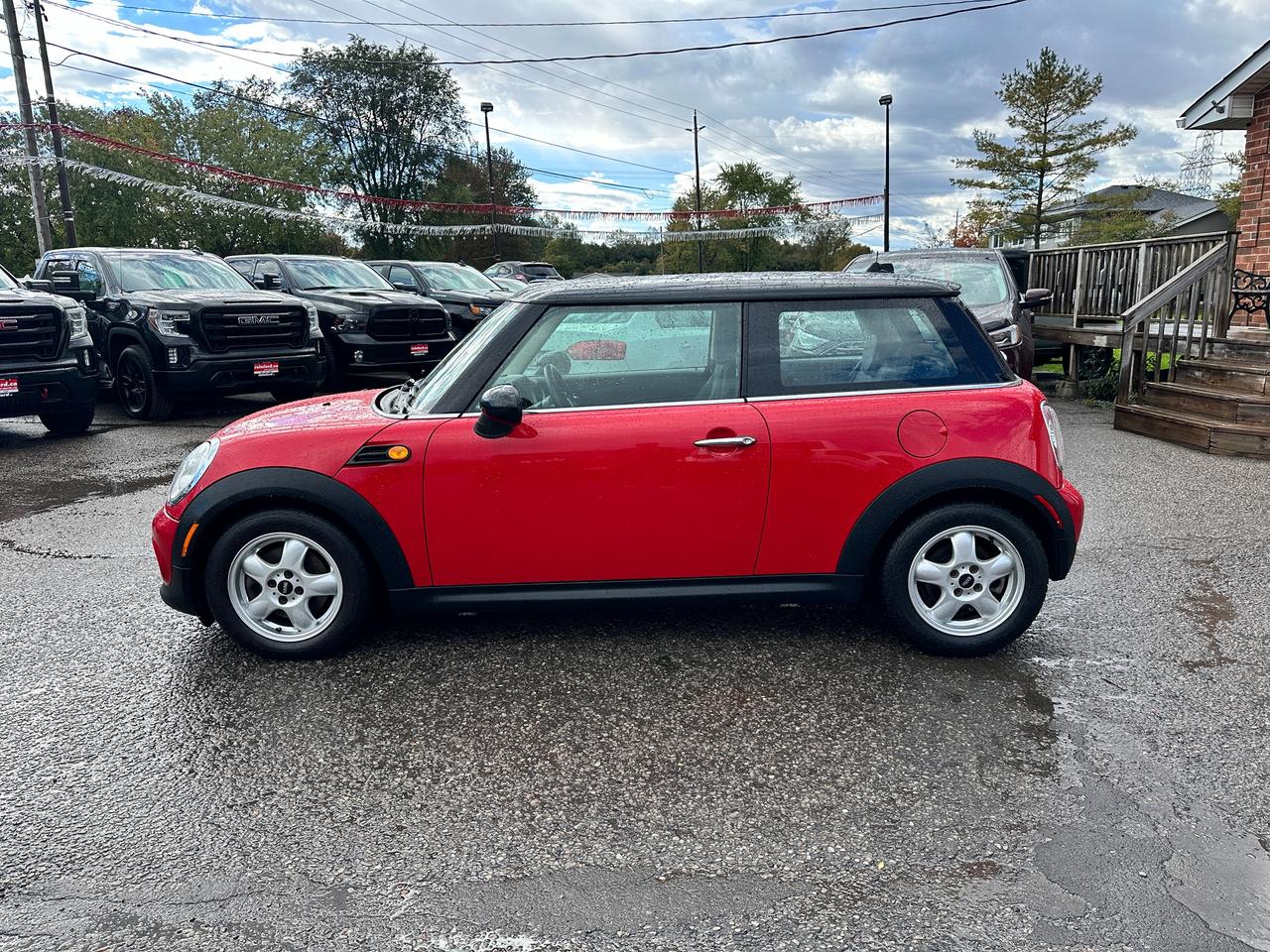 2011 MINI Cooper Classic 2-Door Hatch HTD-Leather FM A/C CD Player Photo