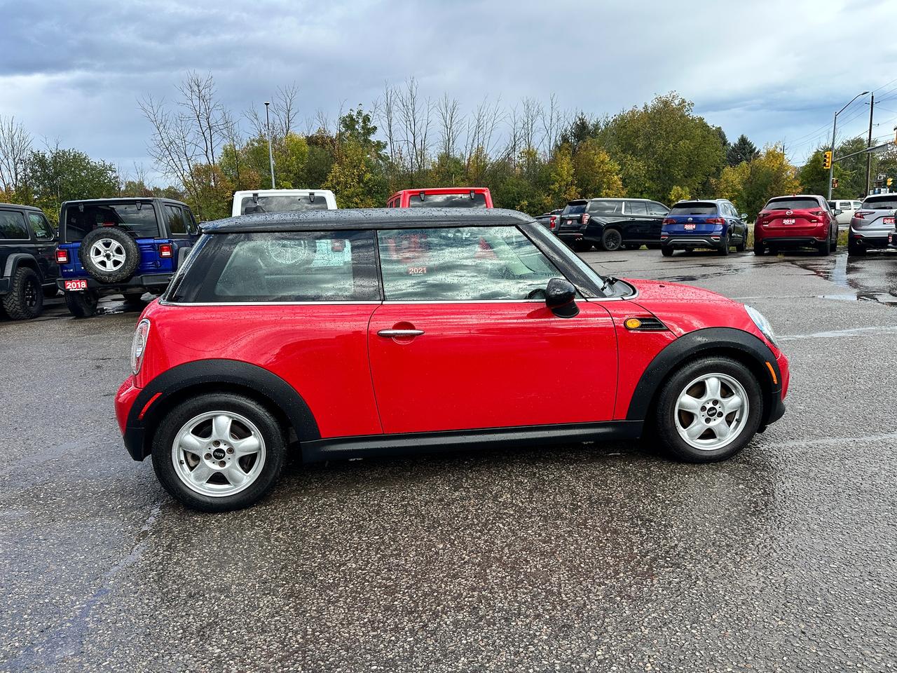 2011 MINI Cooper Classic 2-Door Hatch HTD-Leather FM A/C CD Player Photo