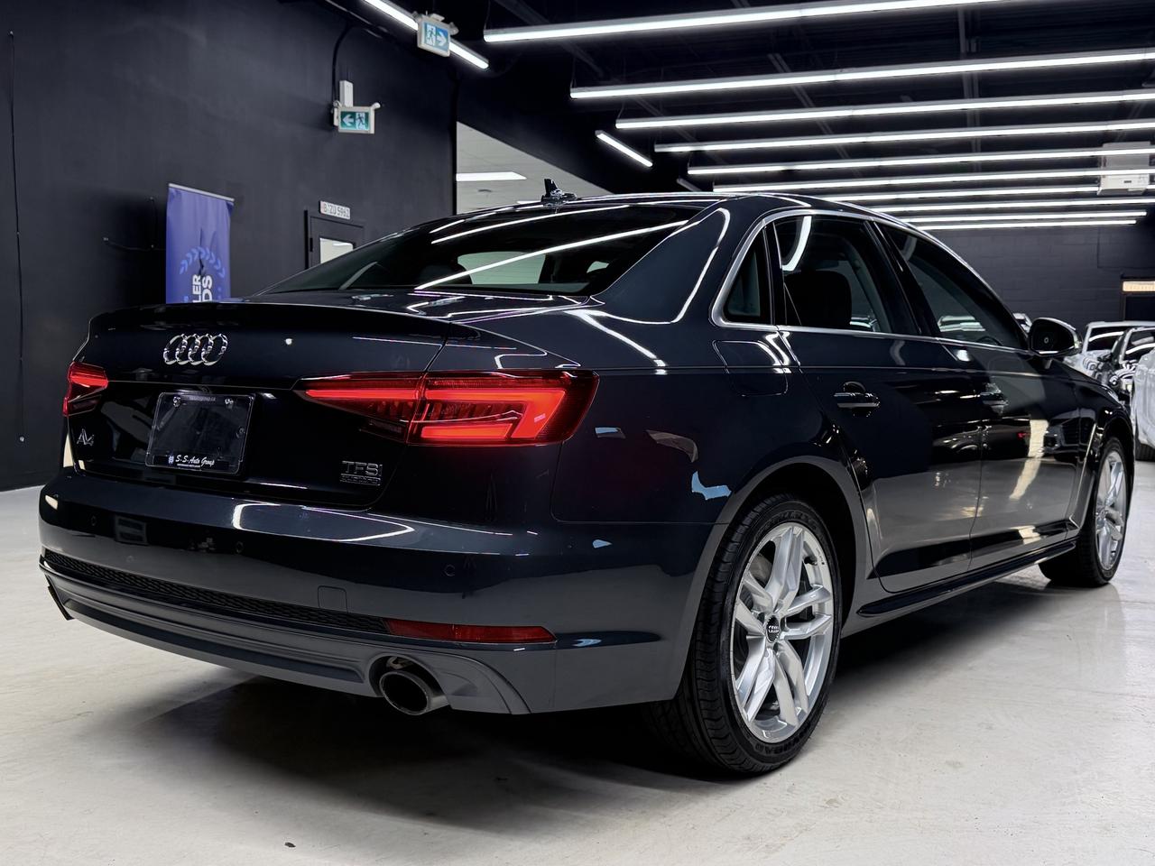 2018 Audi A4 TECHNIK|NAV|360CAM|BSM|FCW|B&O SOUND|SUNROOF| Photo3