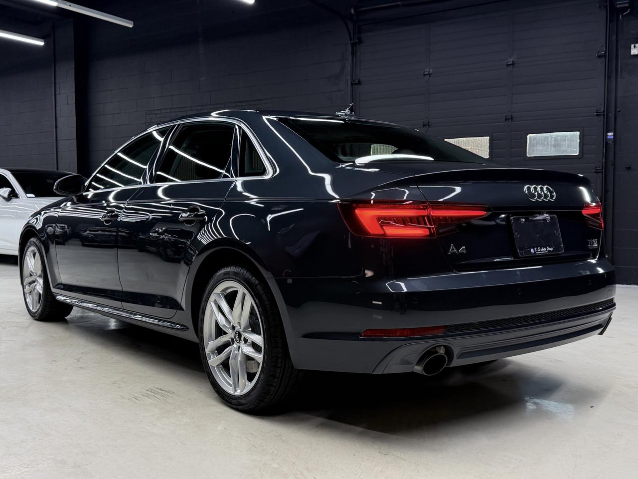 2018 Audi A4 TECHNIK|NAV|360CAM|BSM|FCW|B&O SOUND|SUNROOF| Photo