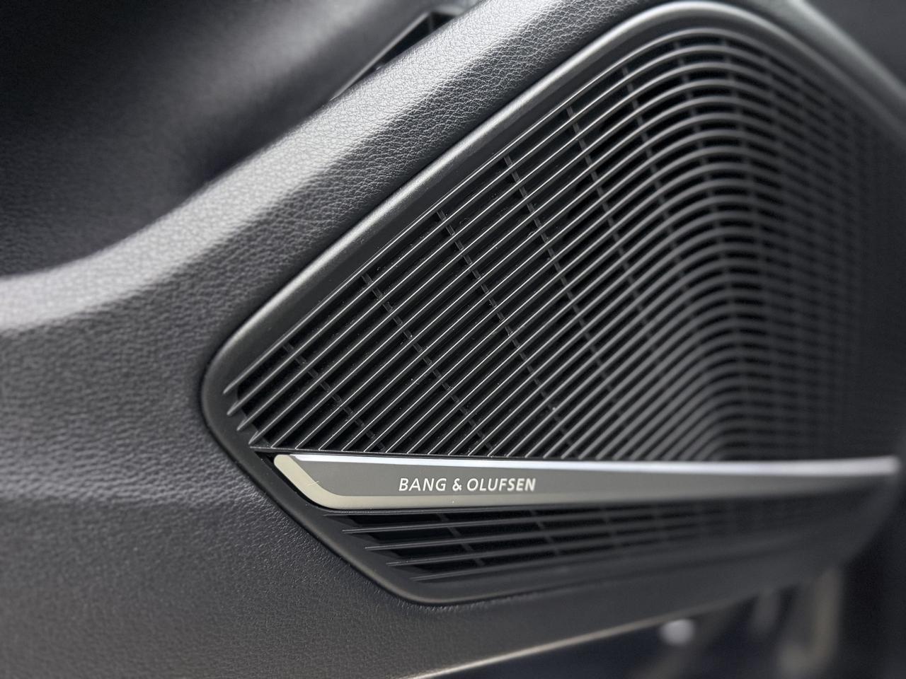 2018 Audi A4 TECHNIK|NAV|360CAM|BSM|FCW|B&O SOUND|SUNROOF| Photo