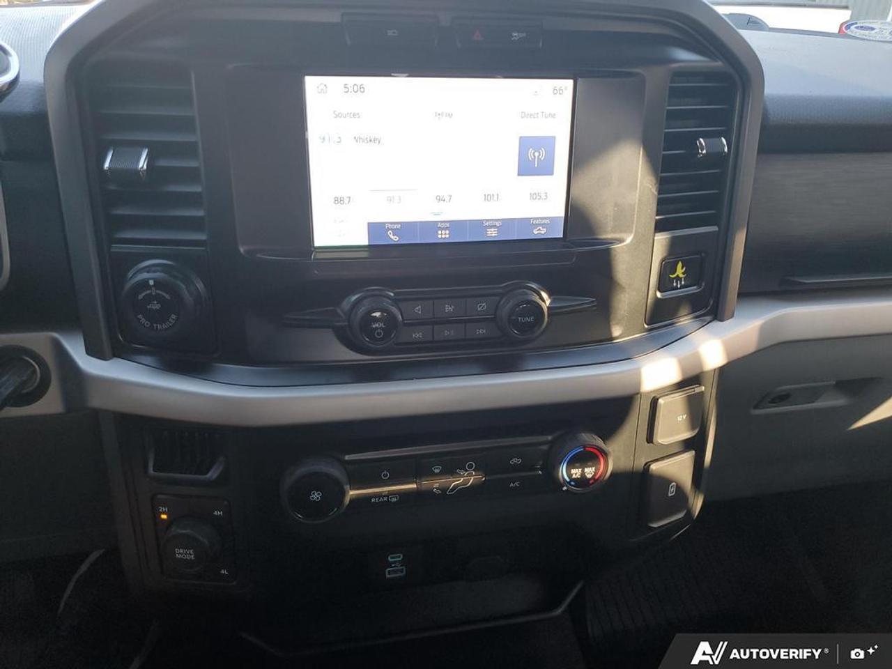 2022 Ford F-150 XLT 4WD SuperCrew 6.5' Box Photo