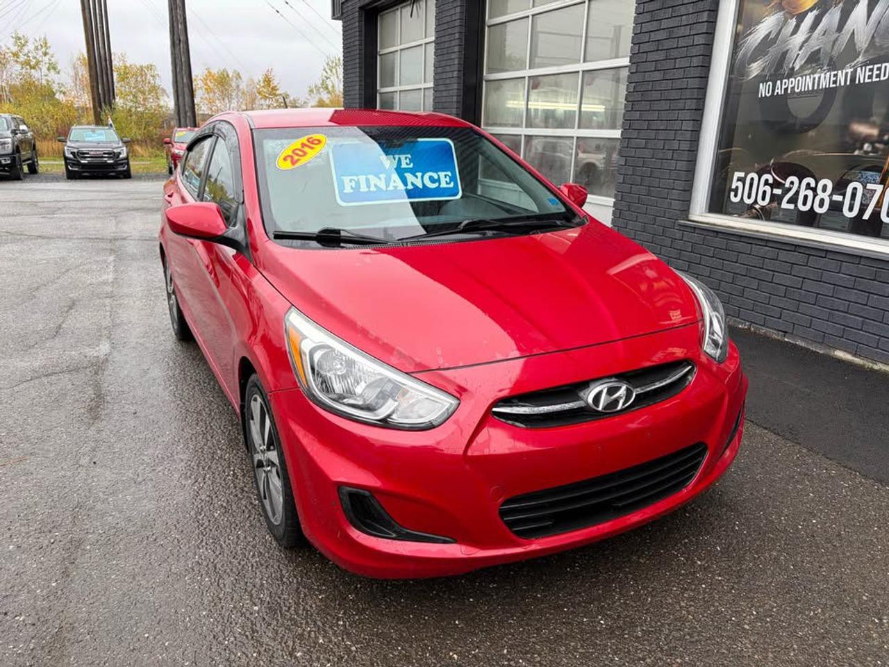 2016 Hyundai Accent SE 4-Door 6A - Photo #2