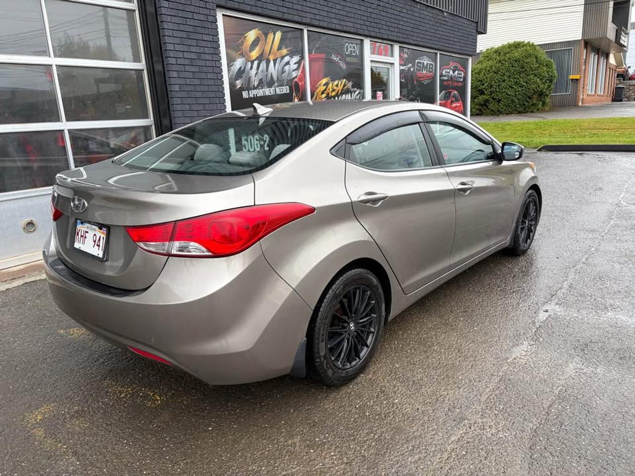 2013 Hyundai Elantra Limited - Photo #3
