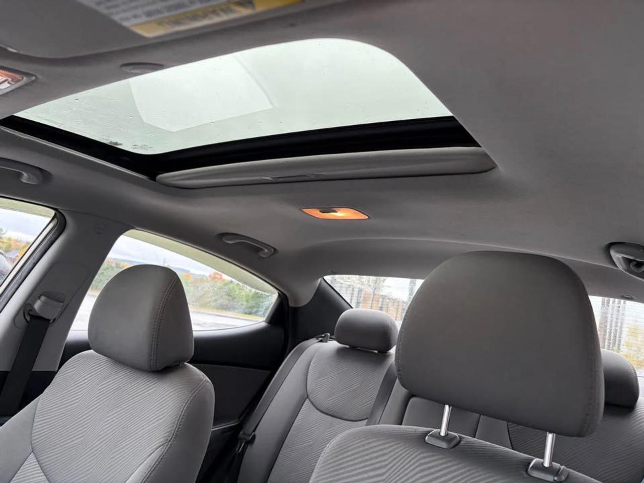 2013 Hyundai Elantra Limited - Photo #8