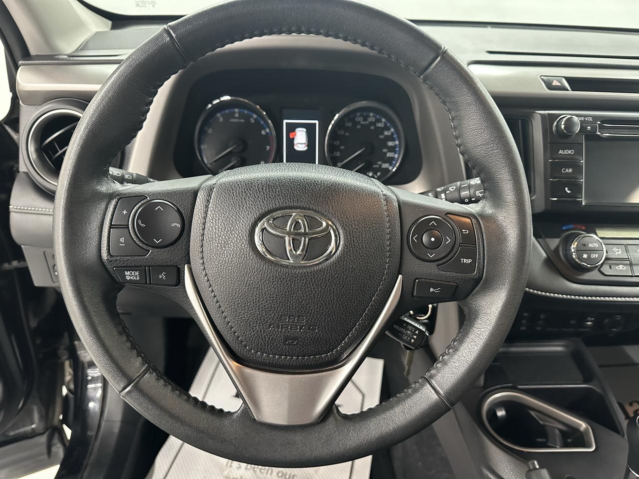 2017 Toyota RAV4 AWD 4dr XLE Photo8