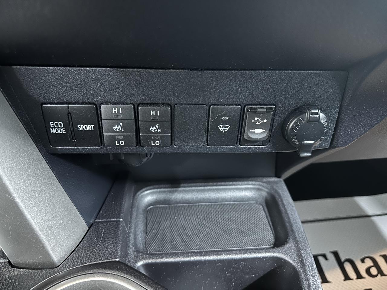 2017 Toyota RAV4 AWD 4dr XLE Photo