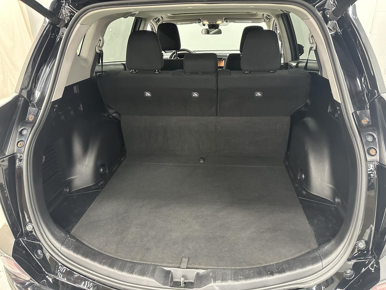 2017 Toyota RAV4 AWD 4dr XLE Photo