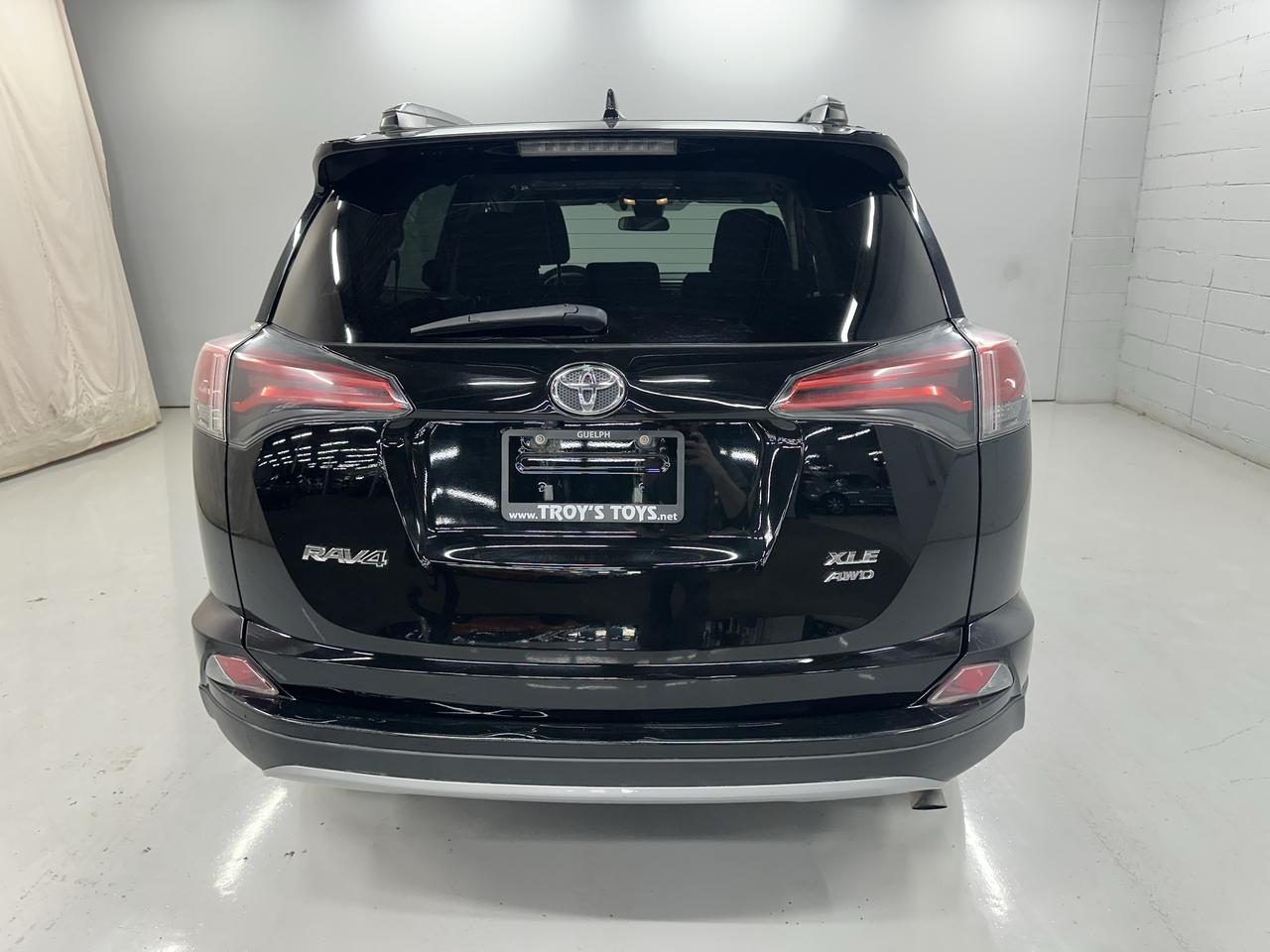 2017 Toyota RAV4 AWD 4dr XLE Photo5