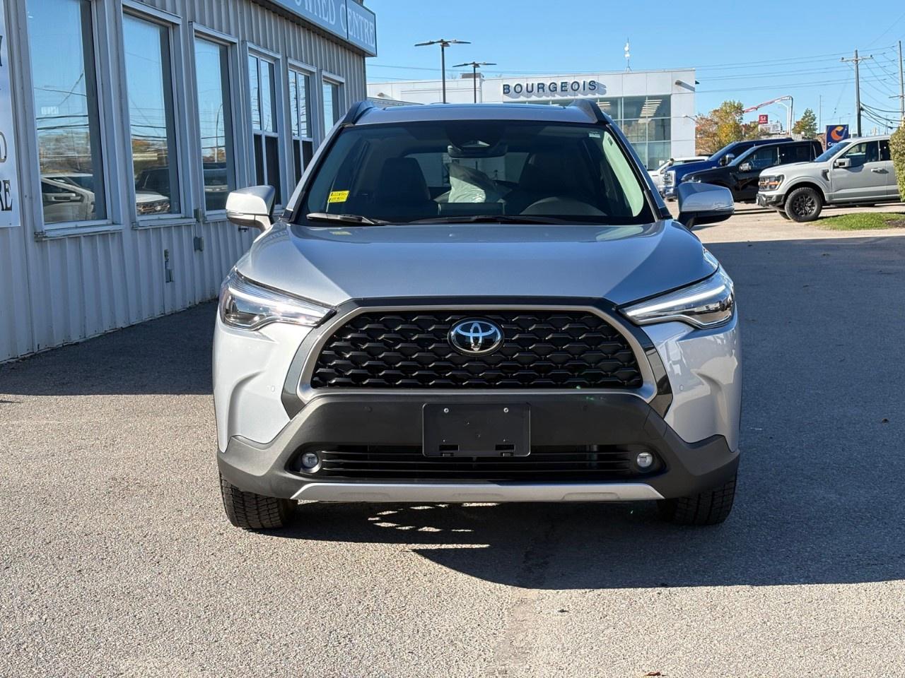 2023 Toyota Corolla Cross XLE AWD Photo5