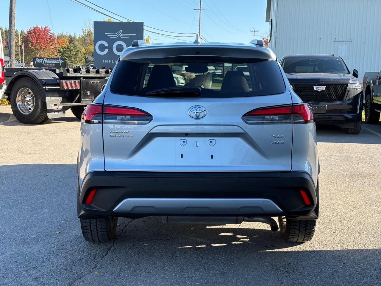 2023 Toyota Corolla Cross XLE AWD Photo