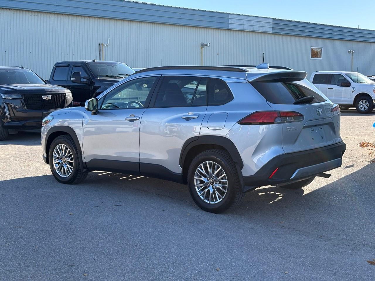 2023 Toyota Corolla Cross XLE AWD Photo