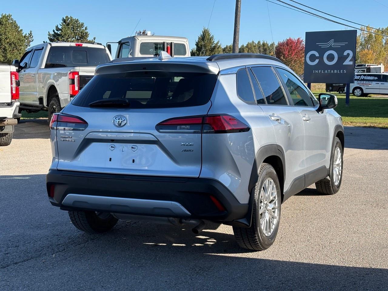2023 Toyota Corolla Cross XLE AWD Photo